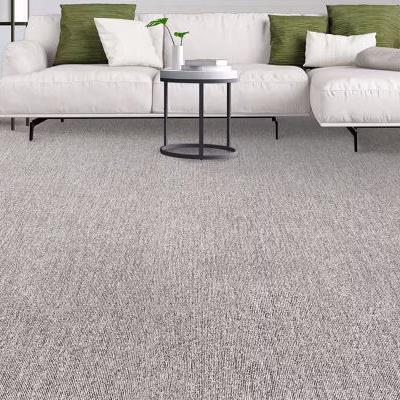 ภาพพรมแผ่นรุ่น Annex จาก OwatDesign แสดงลวดลายกราฟิกทันสมัยในพื้นที่ภายในสีกลางทึบ เหมาะสำหรับสำนักงานหรือพื้นที่เชิงพาณิชย์ พื้นผิวพรมดูนุ่ม และมีการจัดวางอย่างเป็นระเบียบ