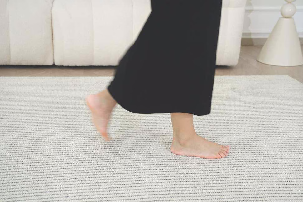 หน้าปกพรมปูพื้น Calm Rhythm Collection ดีไซน์หรูสัมผัสนุ่มนวลโดย OwatDesign